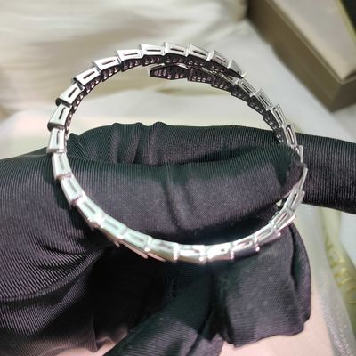 Personalized 18k Gold Jewelry High End White Gold Customization for Long-lasting Beauty