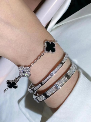 De aangepaste Stevige Gouden HK Plaatsende Juwelen van Brand Real Diamond Bangles 18k