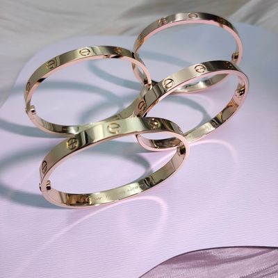 18K Gold Classic Model LOVE Armband Middelgrootte 6.1mm Breedte Originele bevestigingssysteem met twee schroeven en schroevendraaier