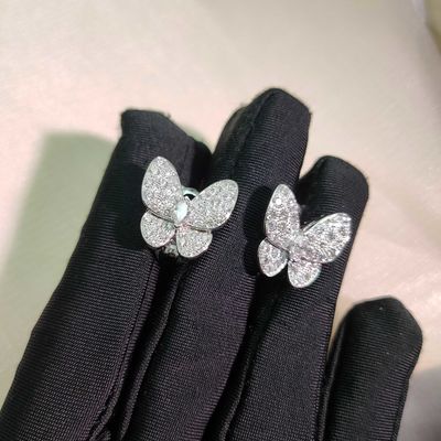 Moderne stijl 18k witgoud op maat Twee vlinder oorbellen met diamant edelsteen en bloemen